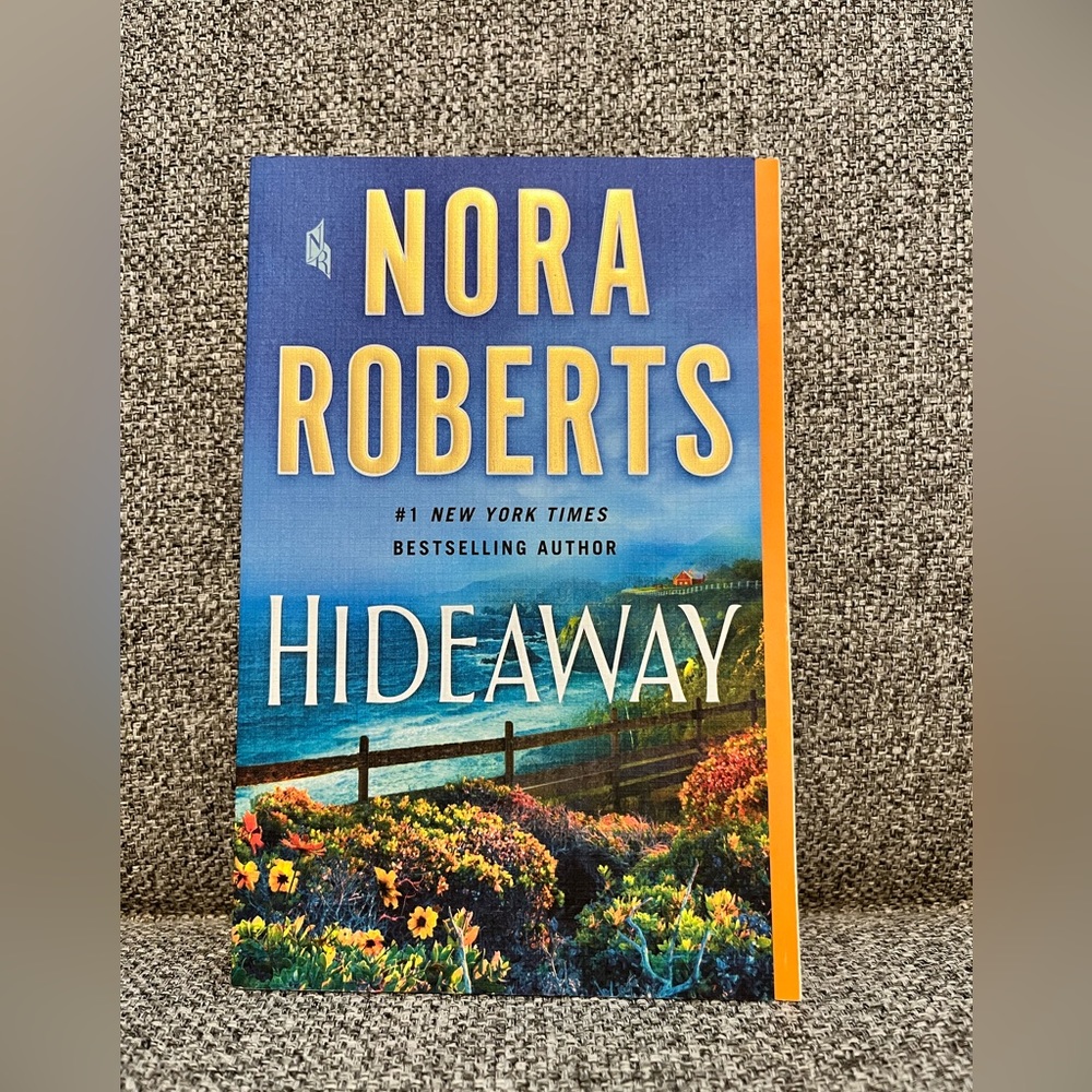 Hideaway by Nora Roberts (PAPERBACK)